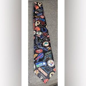 NFL Logos Rare Vintage 1994 Wallywear Designer Sports Tie By Surrey 56 x 3 3/4